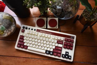 8bitdo Retro Keyboard Famicom Edition