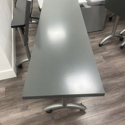 🪑 Office Furniture Sale – Desks & Tables (Great Condition!)