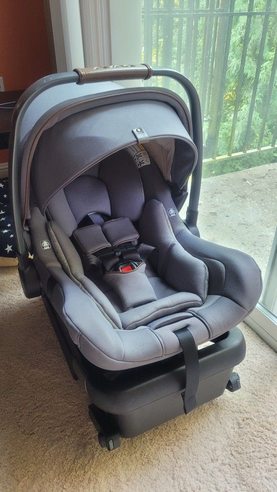 Nuna Infant Car Seat with Base