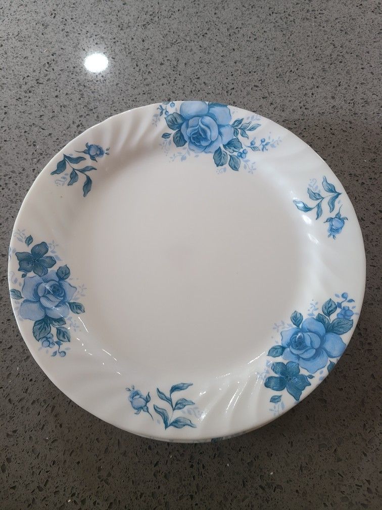 8 Piece Blue Velvet Dish Set