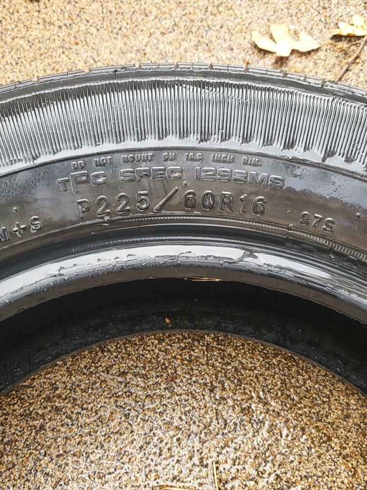 225 60 R 16 GOOD YEAR 