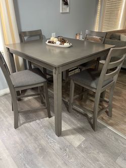 Beautiful Gray Table + 4 Chairs — Like New!