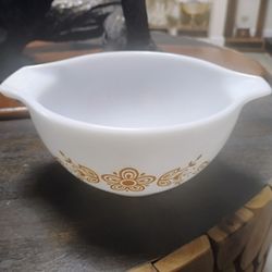 Pyrex Butterfly Gold Cinderella Bowl 1 1/2 Pint No Dishwasher Fading Rare Size