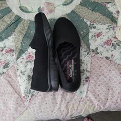 Sketchers Slip Ons