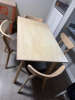 Dinning table with chairs