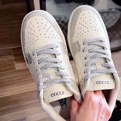 Gucci co-branded white versatile sneakers
