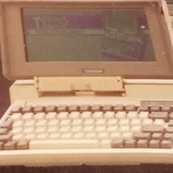 Really Cool Vintage 1980s Toshiba Laptop Computer With Owner's Manual And Other Books And Attachments And Carrying Case