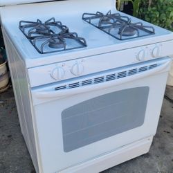 Preciosa Estufa De Gas General Electric Lista Para Usar Super Limpia Trabaja Muy Bien Los Cuatro Quemadores Y El Horno $180