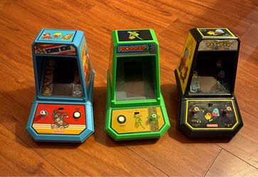 Vintage 1981 Donkey Kong Frogger Pac-Man mini arcade game