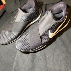 Nike Women's Free Connect Laceless Slip-ons size 10
