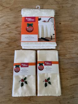Christmas/Holiday Table Cloth And Embroidered Napkins