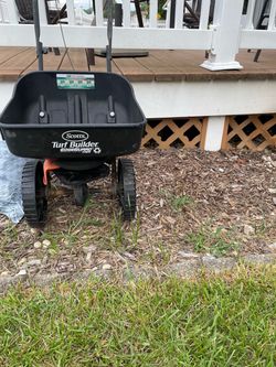 Scotts Turf Builder EdgeGuard Mini Spreader