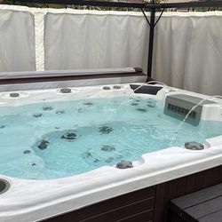 Hot Tub For 10 People
