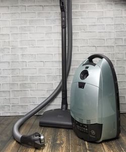 Miele S558 Silver Moon Canister Vacuum Cleaner HS05 with Floor Electro Plus