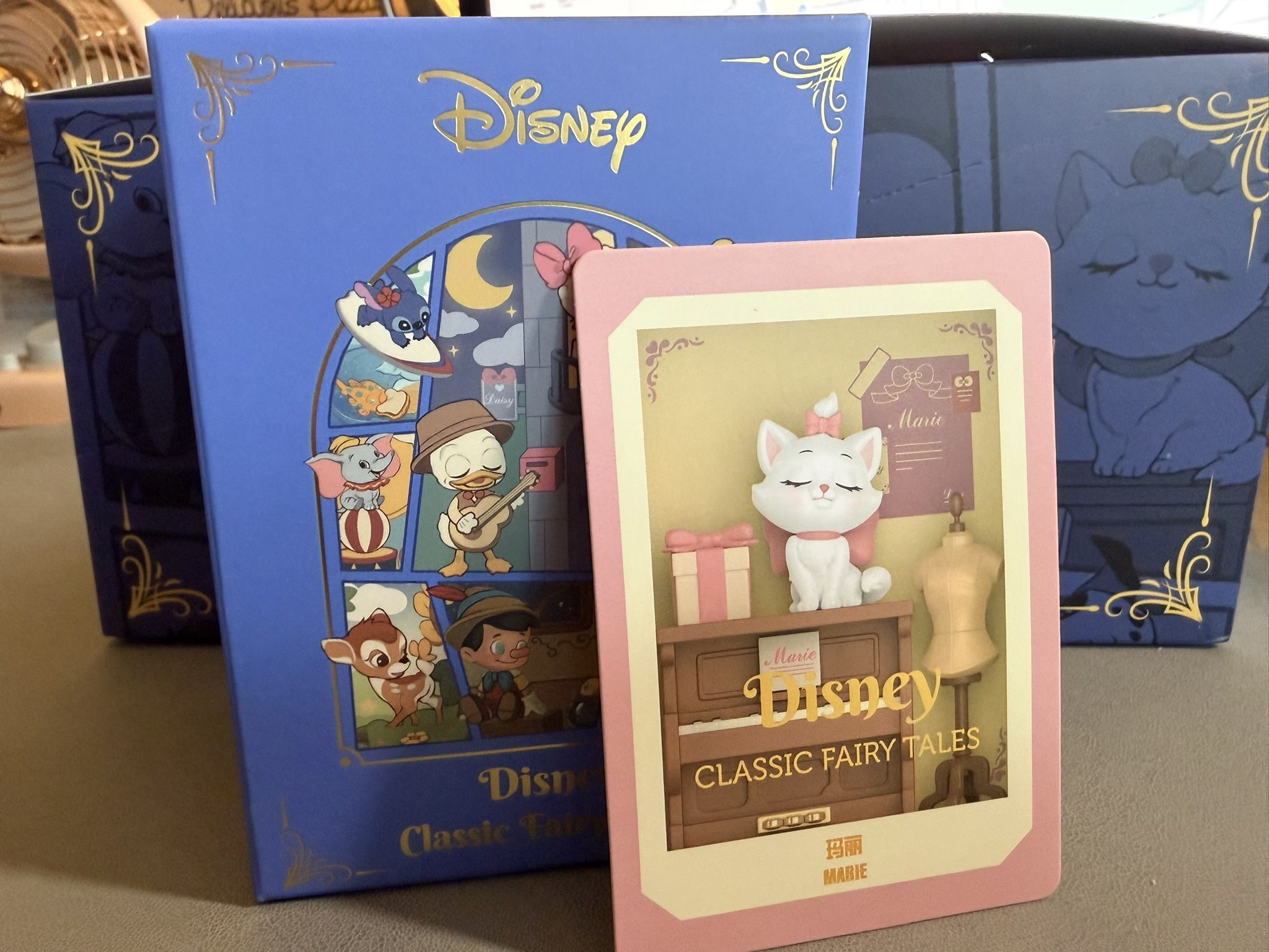 POP MART Disney Classic Fairy Tales -MARIE - Mini Book Character Scene