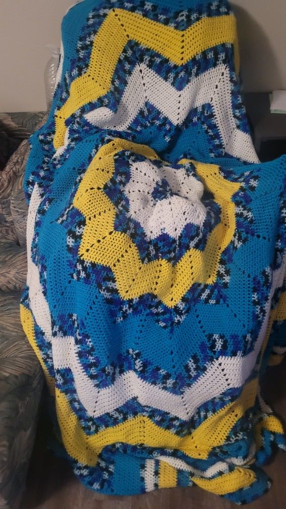 Queen size circle afghan