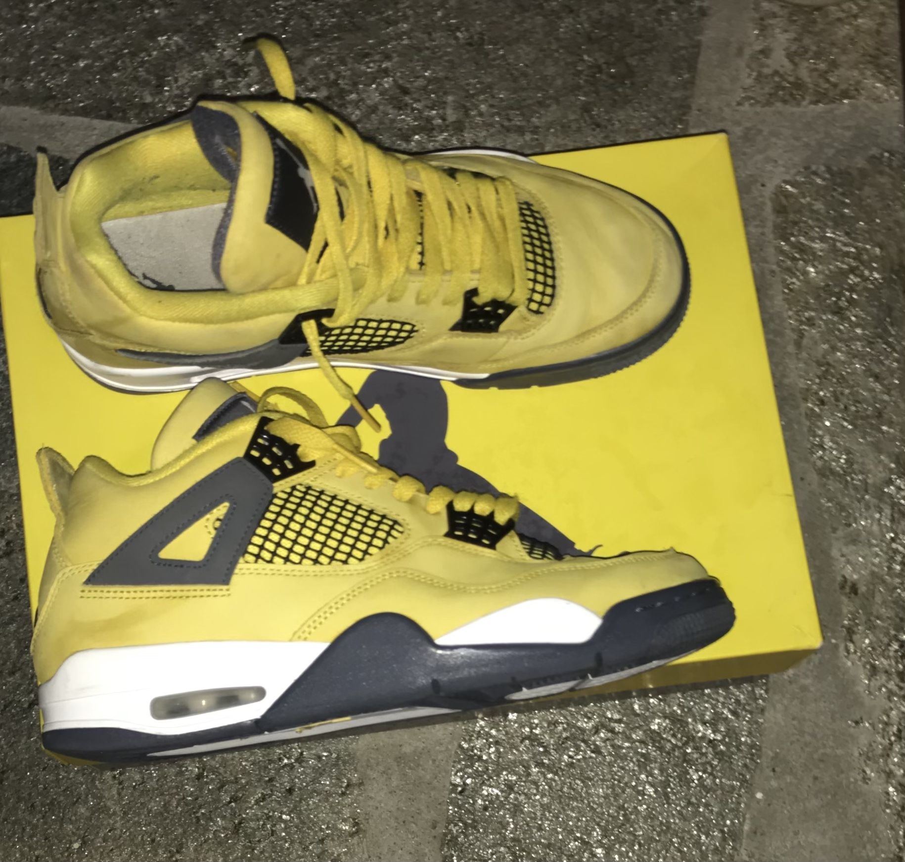 Jordan 4 Retro Lightning Size 8.5