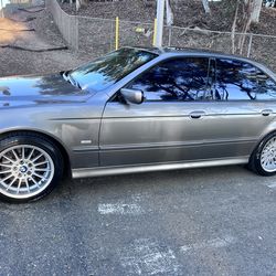 2002 BMW E39 540i