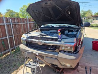 2004 Chevrolet Avalanche( parting out)
