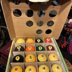 Vintage American Set Pool Balls