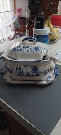 4 piece Vintage Blue onion soup tureen