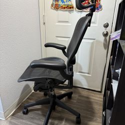 Herman Miller Aeron Office Chair ( SIZE C ) With Headrest . FULLY LOADED . READ DESCRIPTION !!
