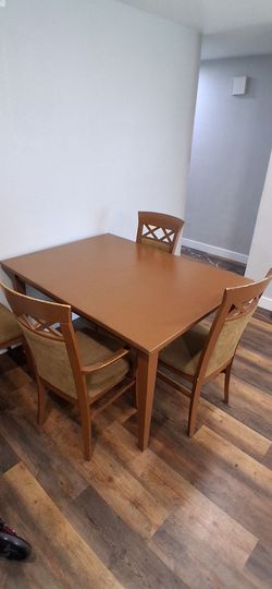 Dinning room table