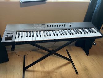 Native Instruments Komplete Kontrol A61 MIDI Keyboard
