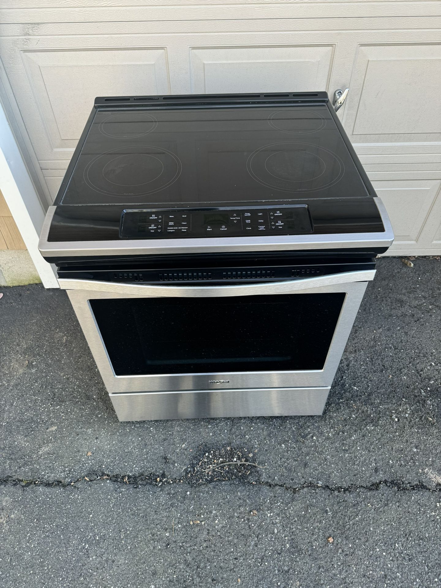 Nice And Clean Whirlpool Electric Stove