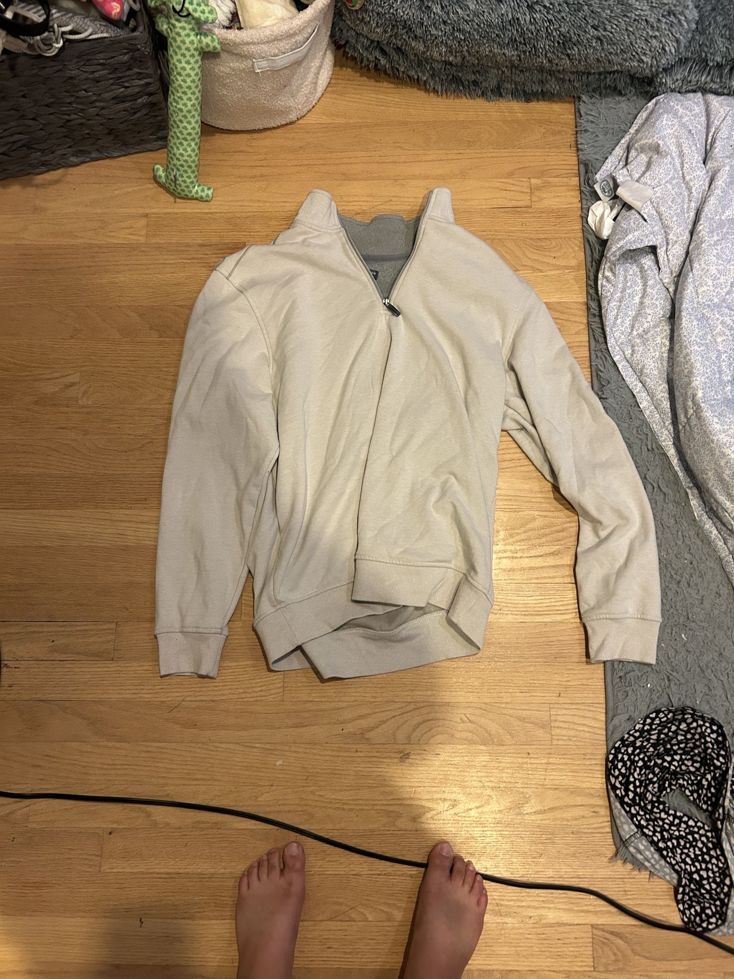 Van Heusen Men’s Large Quarter up
