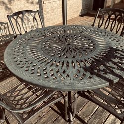 5 PIECE WROUGHT IRON PATIO FURNITURE SET EXCELLENT  CONDITION