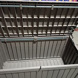 Deck box