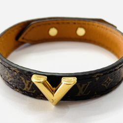Louis Vuitton Essential V Bracelet