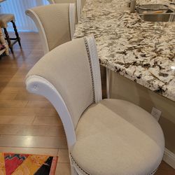 Set of 4 Luxury Counter Height Swivel Bar Stools – Stunning Details