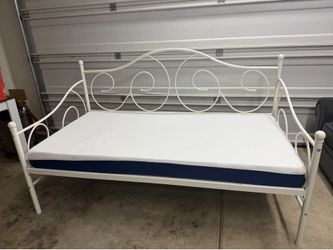 Twin daybed with mattress