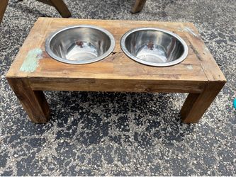 Elevated dog bowls. medium breed size