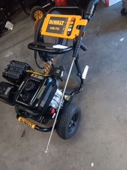 DEWALT GAS PRESSURE WASHER 4400 PSI