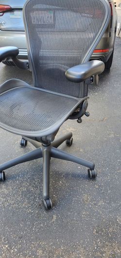 Herman Miller Aeron Chair Size B Fully loader black with mesh erganomic classic