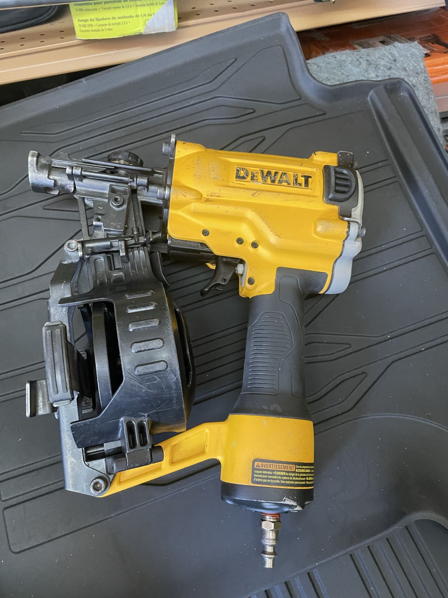 DEWALT Pneumatic 15° Coil Roofing Nailer