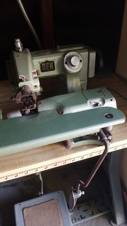 Overlap sewing machine