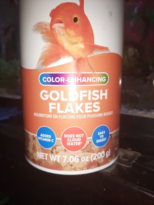 Gold Fish Flake Its Open But Is Full
