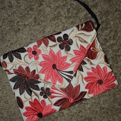 *NWOT* Unique Full Floral Embroidered Crossbody Purse