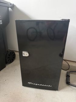 Frigidaire Black Mini Fridge