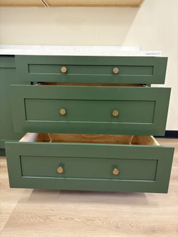  Holiday Cabinet Sale! ✨