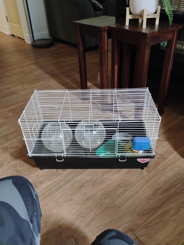 KAYTEE Guinea Pig/Hamster/Rat Cage W Accessories