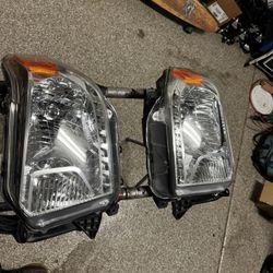 2017 Toyota Tundra Headlight  assemblies