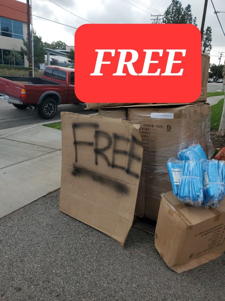 Free Pallet Pick Up Now Santa Fe Springs Medical GOWNS for Sale in La