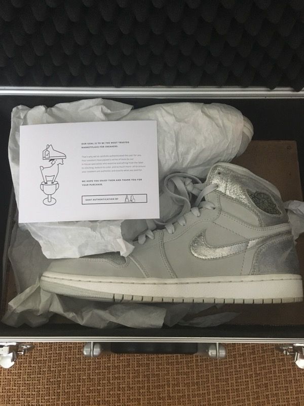 Air Jordan 1 Retro Hi Silver 25th Anniversary