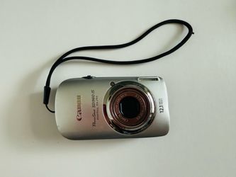 Canon PowerShot Digital Camera + 2 SD Cards