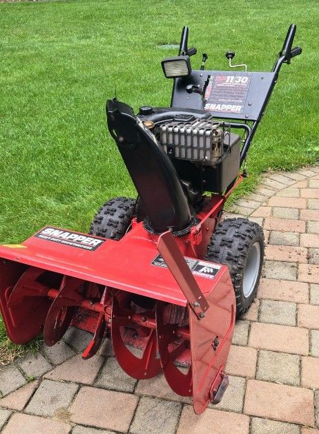 Big - 30" Snapper 2 stage Snow Blower / electric start. Tuned / new belts. beat the tarrifs.
